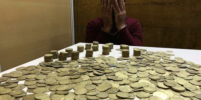کشف ۱۳۰۰ سکه عتیقه از مسافران مترو در تهران