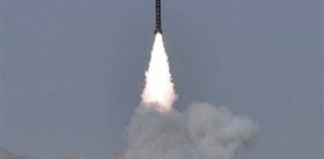 پاکستان یک موشک بالستیک با قابلیت حمل کلاهک هسته‌ای آزمایش کرد