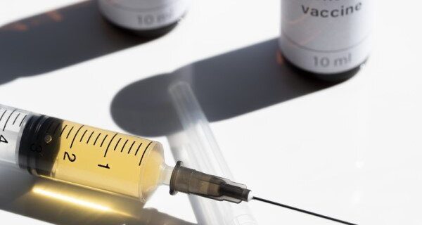 ۳۰۰ میلیون دوز از واکسن کرونا دانشگاه آکسفورد تولید می‌شود