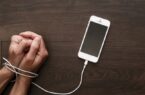 ۵ عادت اشتباه استفاده از گوشی هوشمند که باید از آن‌ها دست بکشیم
