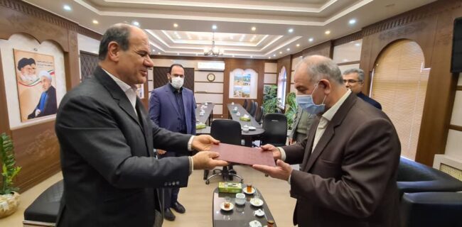 اهداء لوح تقدیر از سوی مدیرکل حفاظت محیط زیست استان گیلان به فرماندار لنگرود اهداء لوح تقدیر از سوی مدیرکل حفاظت محیط زیست استان گیلان به فرماندار لنگرود
