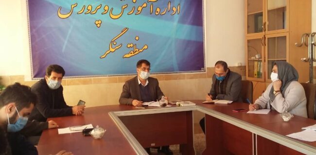 اهدای حواله خسارت بیمه دانش آموزی به خانواده دانش آموز غرق شده سنگری