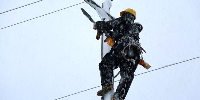 آمادگی شرکت توزیع نیروی برق استان گیلان در مقابل بحران برف