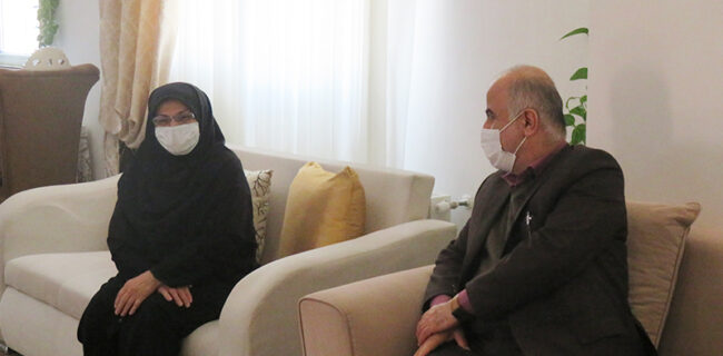 مادران و همسران شهدا در دفاع از آرمانهای انقلاب ثابت قدم هستند مادران و همسران شهدا در دفاع از آرمانهای انقلاب ثابت قدم هستند