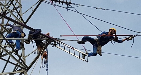 جایگزینی بیش از ۴۰۰۰ متر شبکه فرسوده سیمی در  کوچصفهان با کابل خودنگهدار