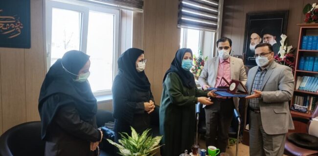 تقدیر انجمن مددکاری اجتماعی ایران از «قاضی صومعه سرایی که اجازه ازدواج دختر ۱۳ ساله را صادر نکرد» تقدیر انجمن مددکاری اجتماعی ایران از «قاضی صومعه سرایی که اجازه ازدواج دختر ۱۳ ساله را صادر نکرد»