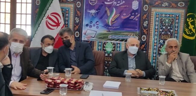 برپایی میز خدمت جهادی در مصلی رشت برپایی میز خدمت جهادی در مصلی رشت