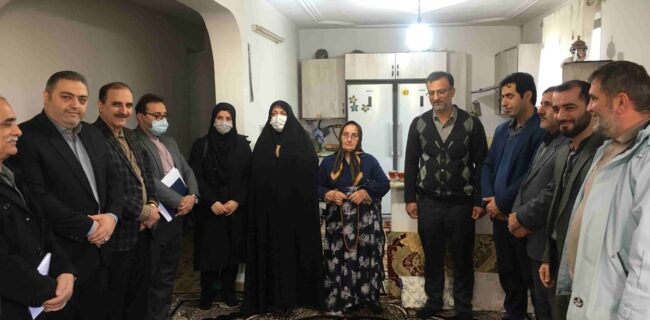 دیدار روسای شعب تامین اجتماعی شهرستان رودسر با دو مادر شهید