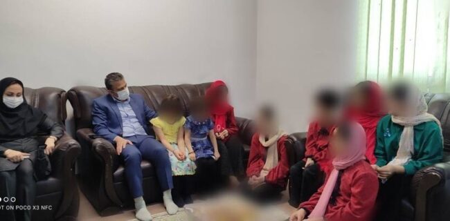 دیدار صمیمانه مدیرکل بهزیستی گیلان با فرزندان خانه شبانه روزی "خانه آرامش" رشت دیدار صمیمانه مدیرکل بهزیستی گیلان با فرزندان خانه شبانه روزی “خانه آرامش” رشت