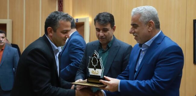 انتخاب و تقدیر از اداره کل بهزیستی گیلان بعنوان دستگاه اجرایی برتر استان انتخاب و تقدیر از اداره کل بهزیستی گیلان بعنوان دستگاه اجرایی برتر استان
