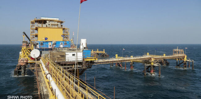 بازدید جمعی از مسئولان دستگاه‌های نظارتی از تأسیسات نفتی خارک