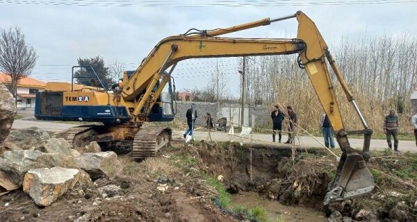 اتمام ساخت سردهنه نهر میان محله ناصرکیاده و تداوم لایروبی ها در شهرستان لاهیجان