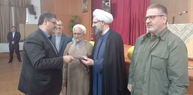 تقدیر از مدیرکل بنیاد مسکن انقلاب اسلامی استان گیلان تقدیر از مدیرکل بنیاد مسکن انقلاب اسلامی استان گیلان