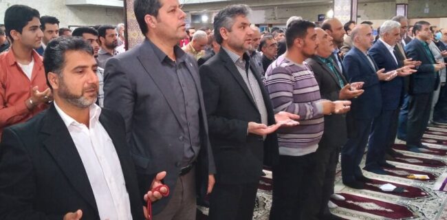 حضور استاندار گیلان با همراهی جمعی از مسئولین استان در آیین عبادی،سیاسی نماز جمعه شهر رستم آباد