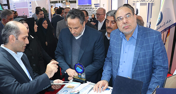 بازدید دكتر امینی از غرفه آب و فاضلاب استان گیلان در نمایشگاه پژوهش بازدید دکتر امینی از غرفه آب و فاضلاب استان گیلان در نمایشگاه پژوهش