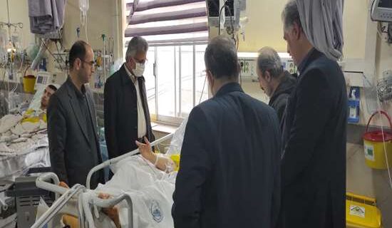 عیادت رئیس دانشگاه علوم پزشکی گیلان از دانشجوی پزشکی بستری در مرکز آموزشی درمانی پورسینا عیادت رئیس دانشگاه علوم پزشکی گیلان از دانشجوی پزشکی بستری در مرکز آموزشی درمانی پورسینا