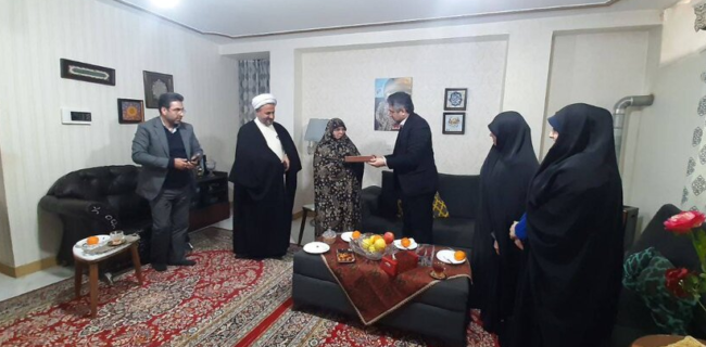 دیدار مدیرکل بهزیستی گیلان با خانواده {شهید مدافع حرم محمد رضا یعقوبی} در شهرستان رشت