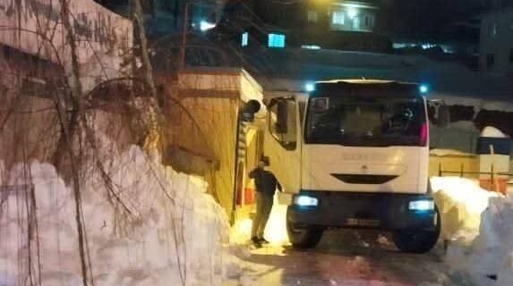زحمت سوخترسانی در ارتفاعات برفی گیلان زحمت سوخترسانی در ارتفاعات برفی گیلان