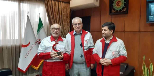 بازیگر و کارگردان نام آشنای ایران داوطلب هلال احمر شد بازیگر و کارگردان نام آشنای ایران داوطلب هلال احمر شد