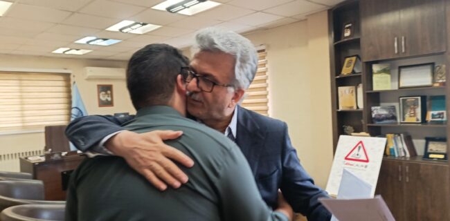 تجلیل رئیس دانشگاه علوم پزشکی گیلان از کارگران شاغل در نظام سلامت تجلیل رئیس دانشگاه علوم پزشکی گیلان از کارگران شاغل در نظام سلامت