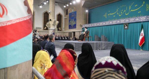 دیدار با رهبر معظم انقلاب رئیس و یک عضو شورای اسلامی کار کارکنان آب منطقه ای گیلان