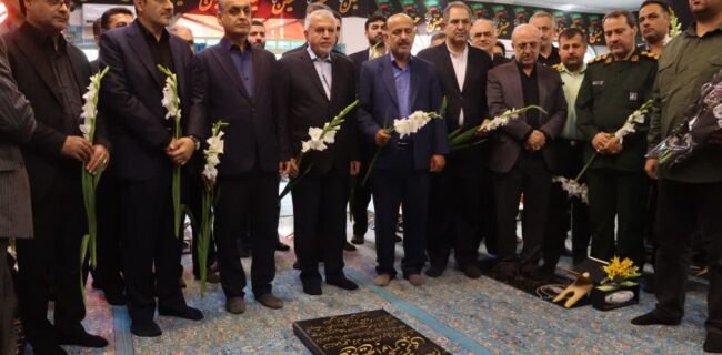 ادای احترام استاندار گیلان و وزیر میراث فرهنگی به شهدای لاهیجان