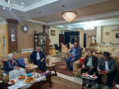 فرماندار رشت با خانواده شهدای جیران‌زاده و رحمانی دیدار و گفت‌وگو کرد