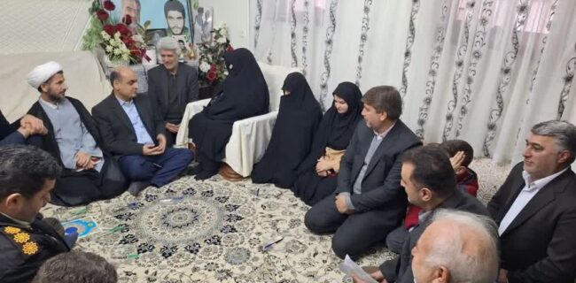 دیدار استاندار با خانواده شهیدان والامقام درویشوند در بخش لوشان