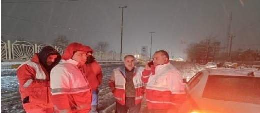 امدادرسانی به بیش از ۱۰۰۰خودرو گرفتار در برف